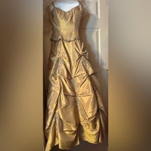 Beautiful gold prom dress.